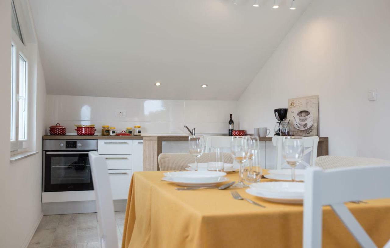 Relaxing Whole Top Floor Apartment By The Sea Zaboric Luaran gambar