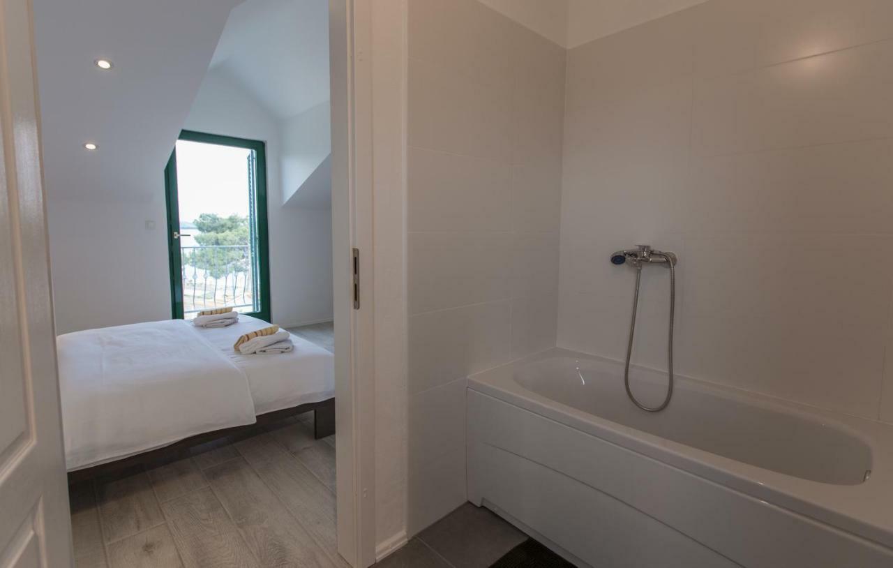 Relaxing Whole Top Floor Apartment By The Sea Zaboric Luaran gambar