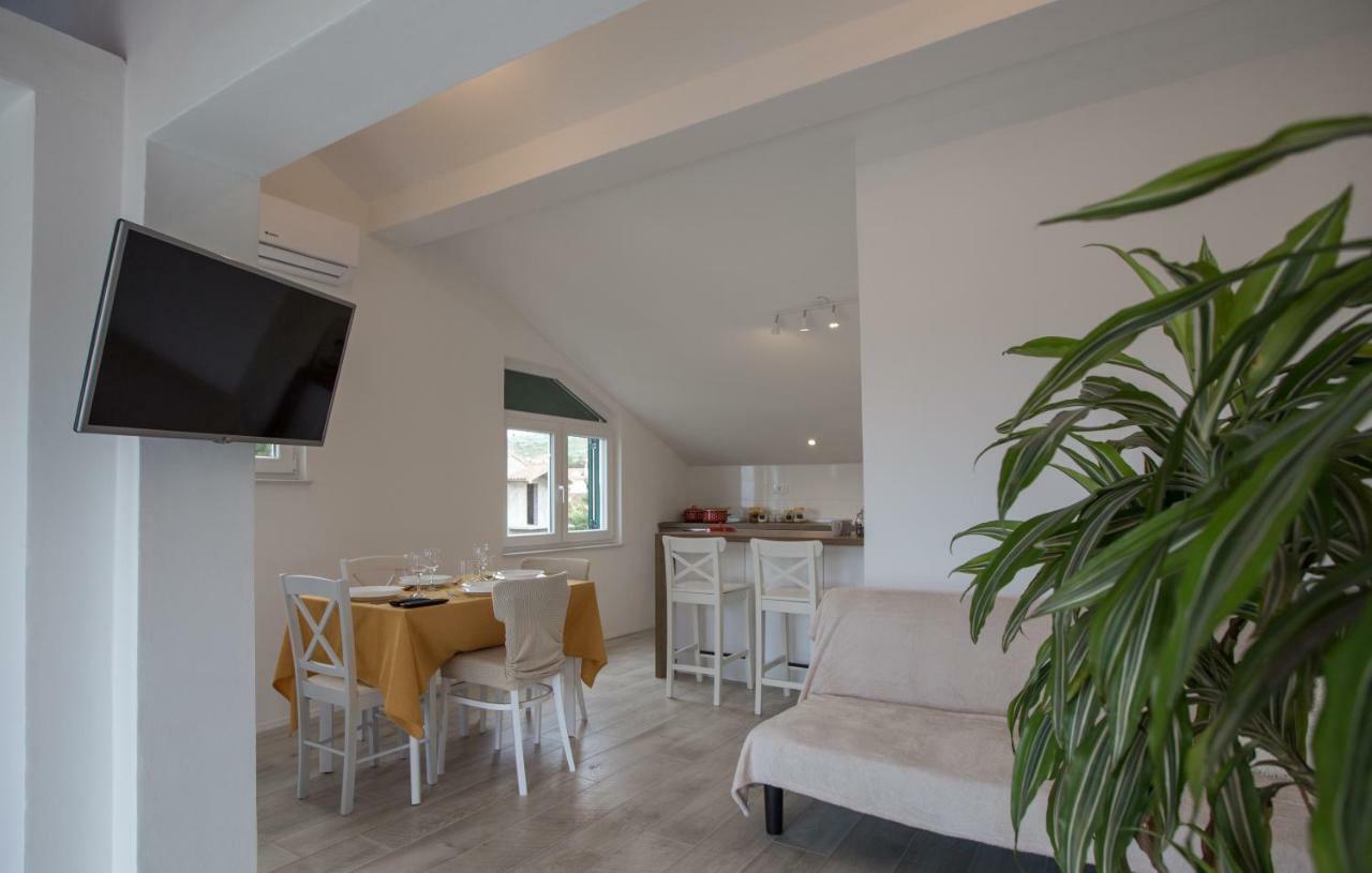 Relaxing Whole Top Floor Apartment By The Sea Zaboric Luaran gambar