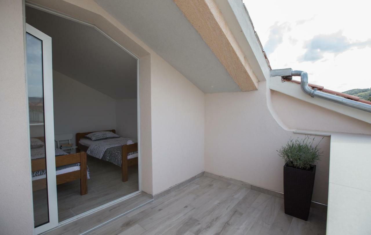 Relaxing Whole Top Floor Apartment By The Sea Zaboric Luaran gambar