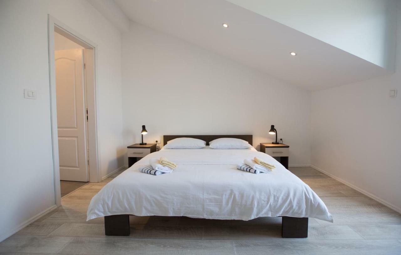 Relaxing Whole Top Floor Apartment By The Sea Zaboric Luaran gambar